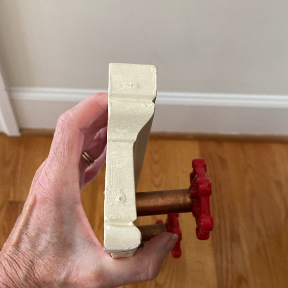 Clever Hanger from Plumbing Supplies. - Picture 9 of 13